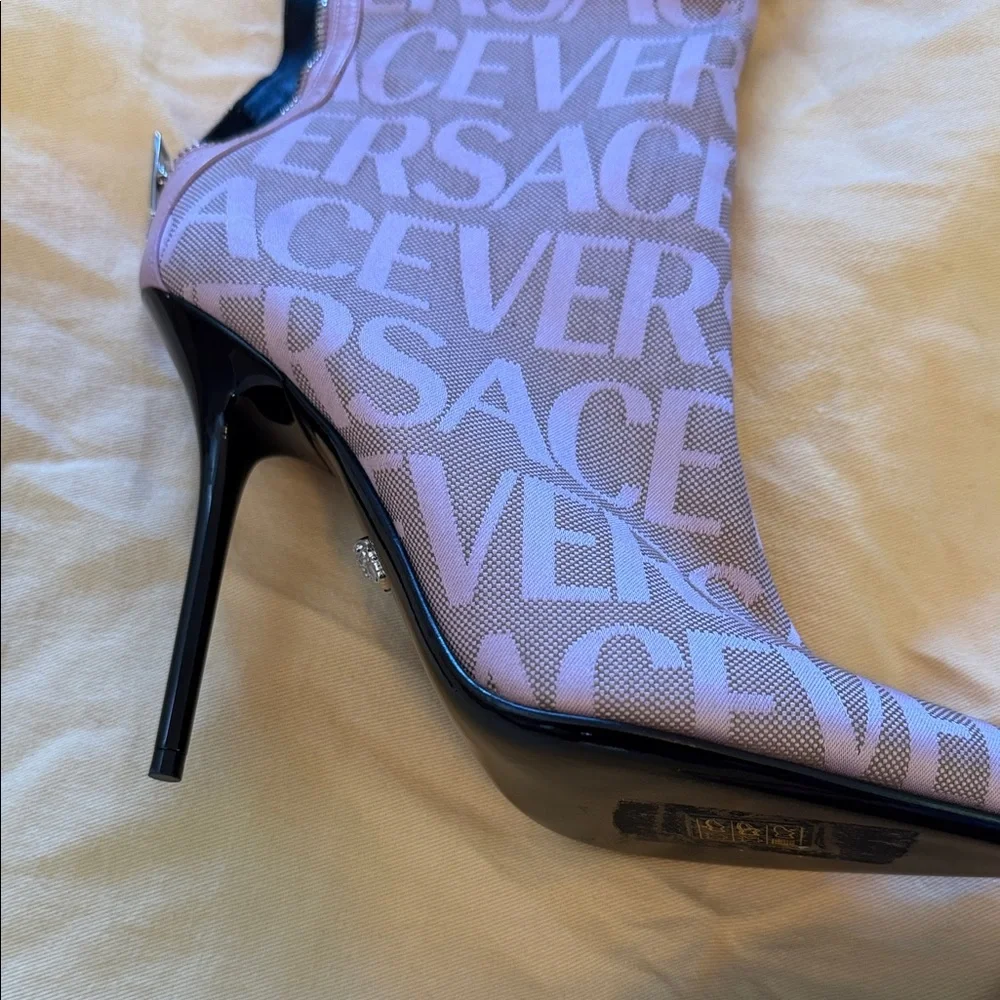 Versace baby pink Logo Knee-High Stiletto Boots - Picture 4 of 13